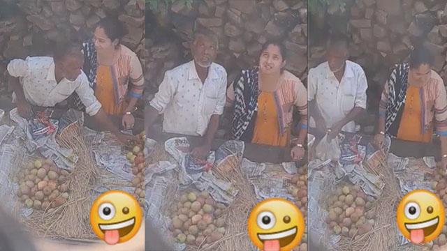 Aunty Outdoor Handjob – In Public Area